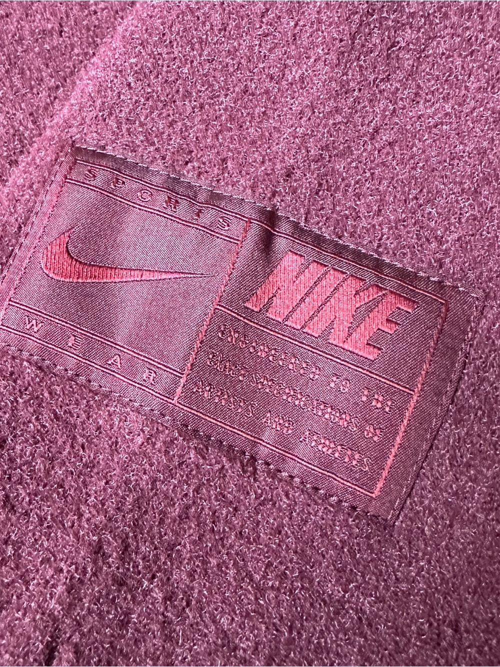 New with tags!!!! Nike Sportswear
Women's Crew-Neck Sweater
Burgundy HV2080-652 - Picture 8 of 10